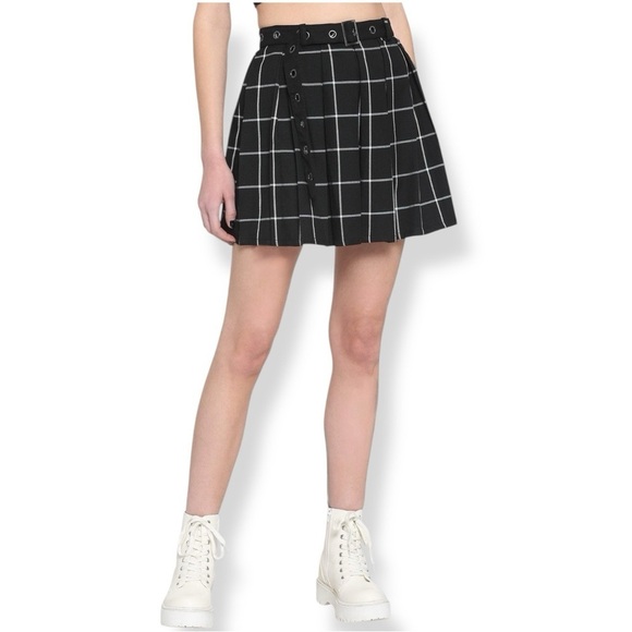 Hot Topic Dresses & Skirts - 90’s Y2K Grunge Whimsigoth Pleated Hot Topic Black White Mini Skirt Size Small